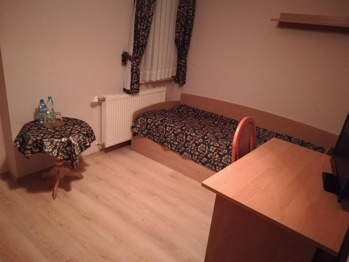 Zajazd Podjadek Osjaków Exteriör bild